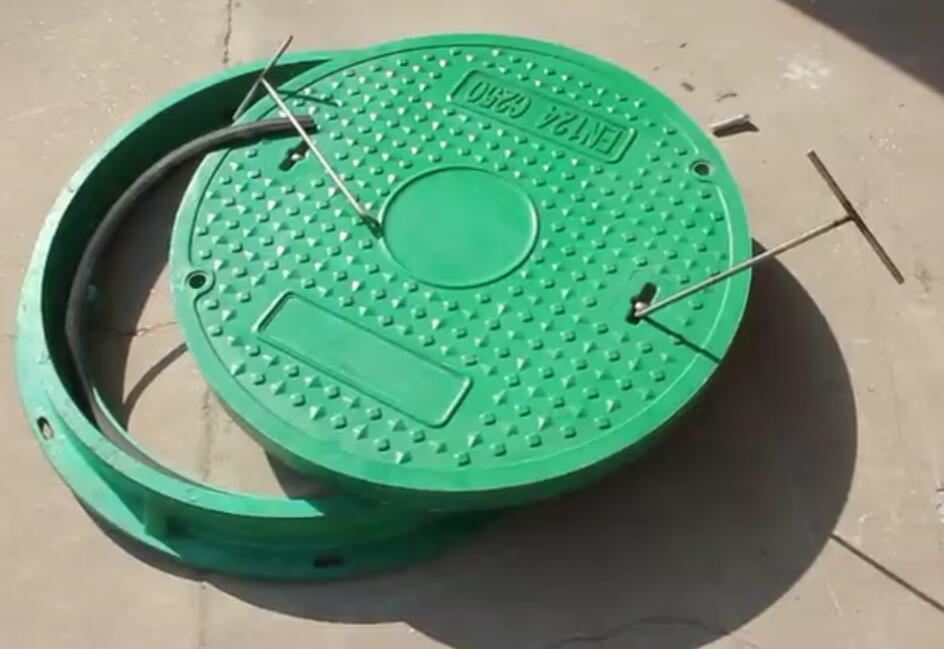 SMC manhole cover with sealing gasket rubbers