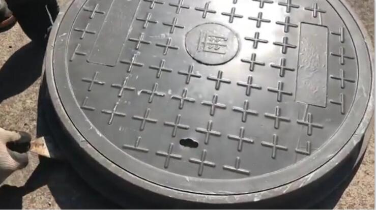 Round BMC manhole cover