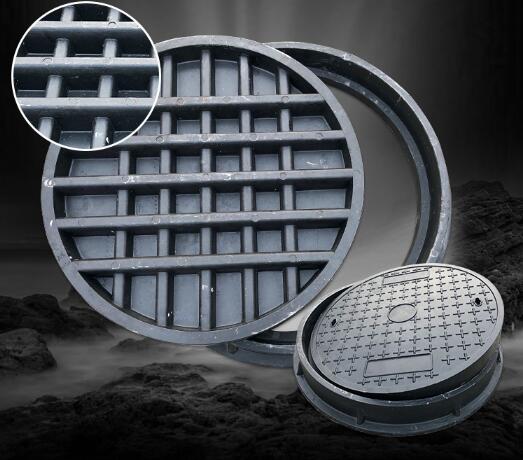 Round composite manhole cover